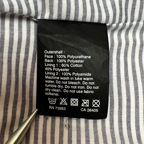 Helly Hansen Neon Pink Rain Jacket Size L - Picture 8 of 10